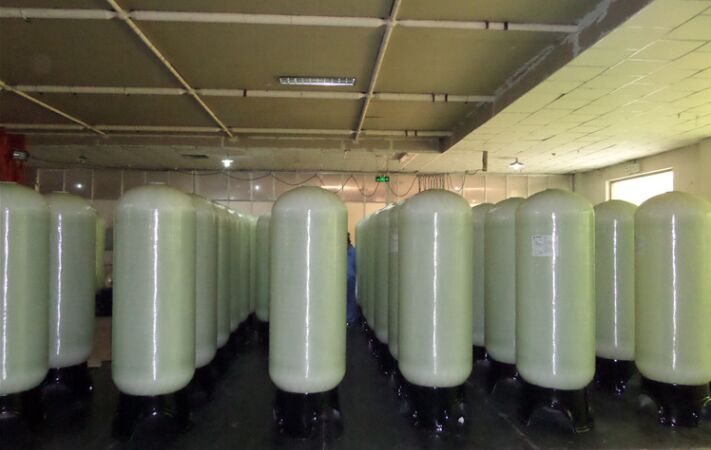 玻璃鋼樹脂罐生產(chǎn)車間實拍場景